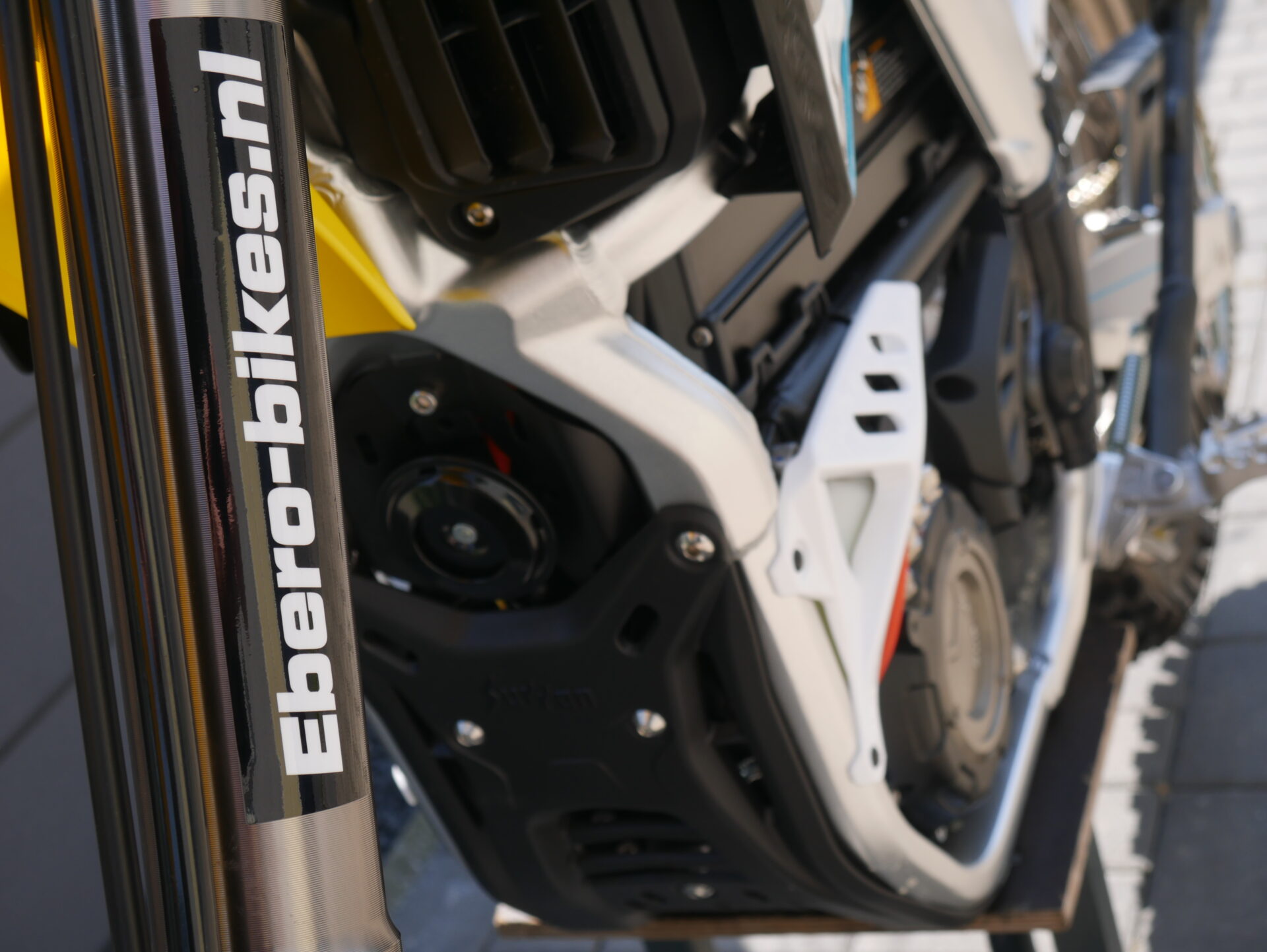 SUR-RON STORM BEE 2025 - Afbeelding 9