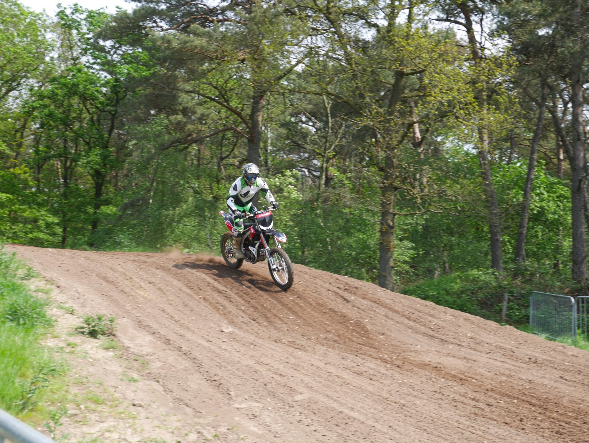 SUR-RON STORM BEE 2025 - Afbeelding 11